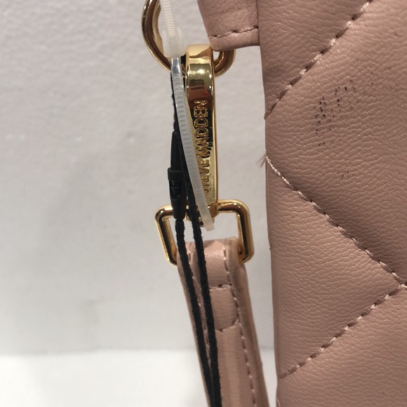 Steve Madden Blush Diamond Quilted Wristlet - Picture 4 of 9